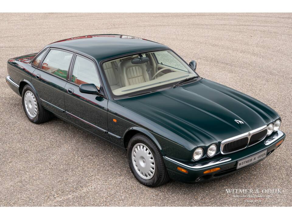 Bild 11/32 von Jaguar XJ 8 Executive (1998)