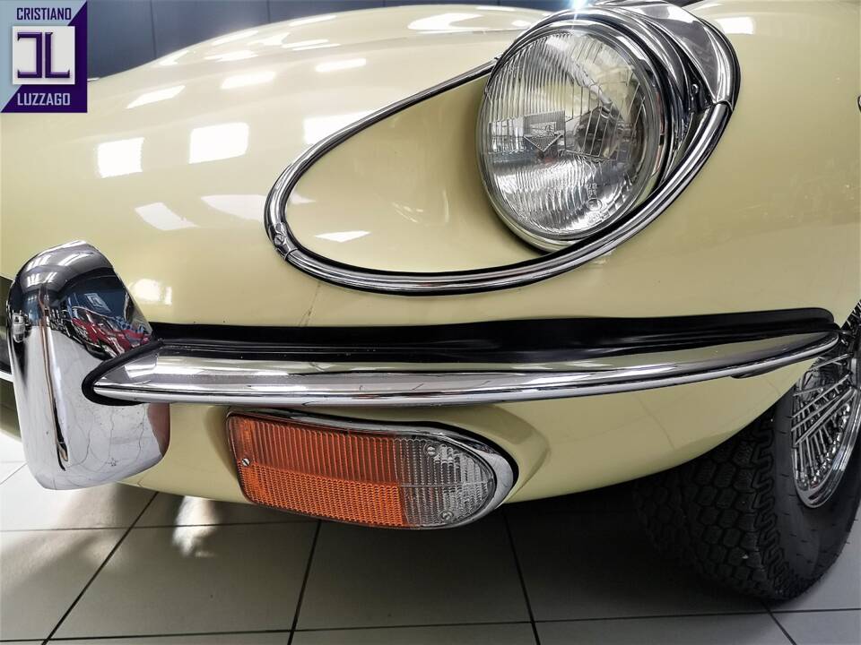 Image 14/51 de Jaguar E-Type (1970)