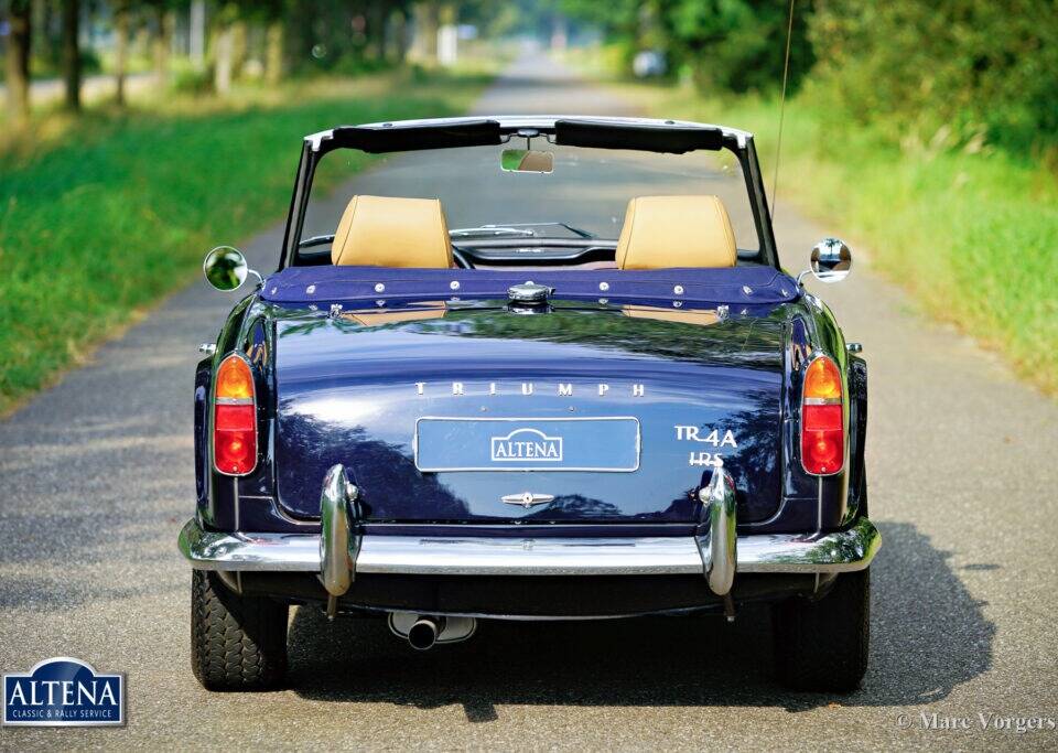 Image 14/36 of Triumph TR 4A IRS (1966)