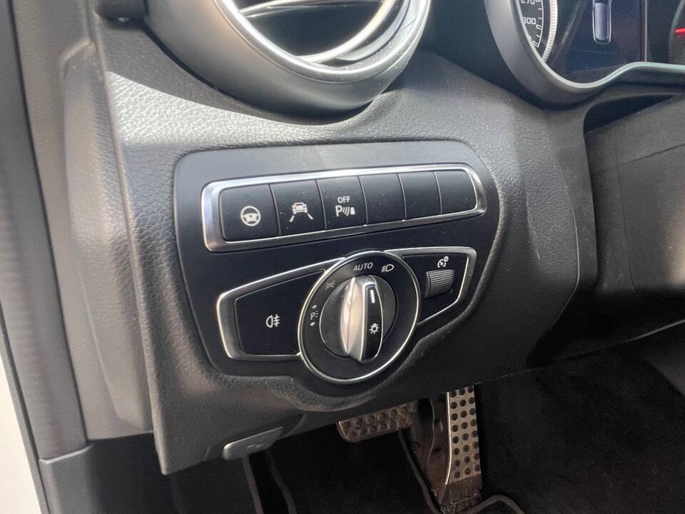 Image 21/26 of Mercedes-Benz C 63 AMG T (2020)