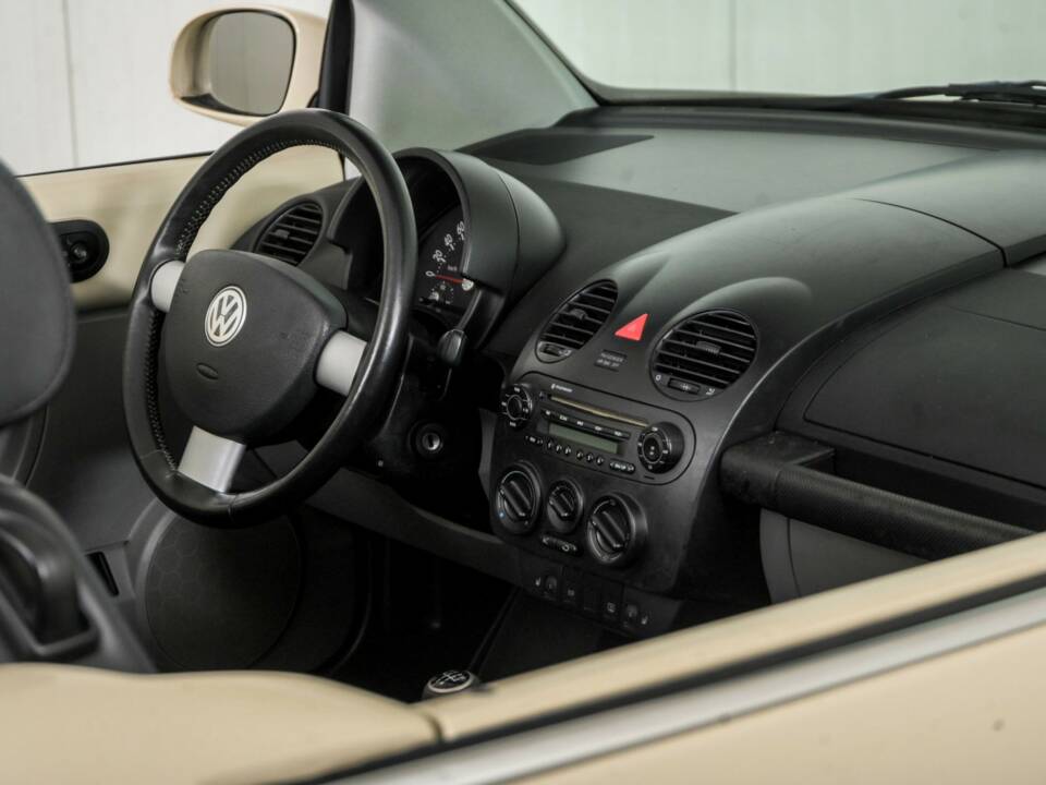 Imagen 27/48 de Volkswagen New Beetle 1.6 (2004)