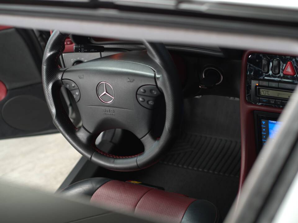 Image 19/28 of Mercedes-Benz CLK 200 Kompressor (2001)