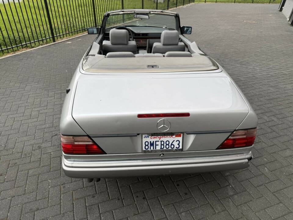 Bild 19/50 von Mercedes-Benz E 320 (1995)