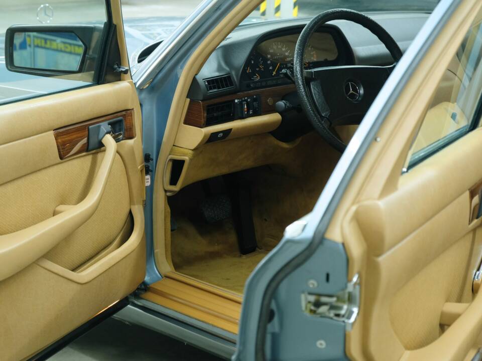 Bild 38/50 von Mercedes-Benz 420 SE (1988)