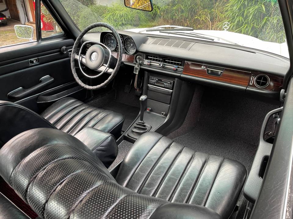 Image 4/24 of Mercedes-Benz 250 CE (1971)