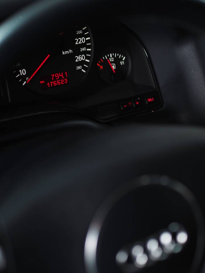 Bild 37/55 von Audi A8 3.7 quattro (2000)