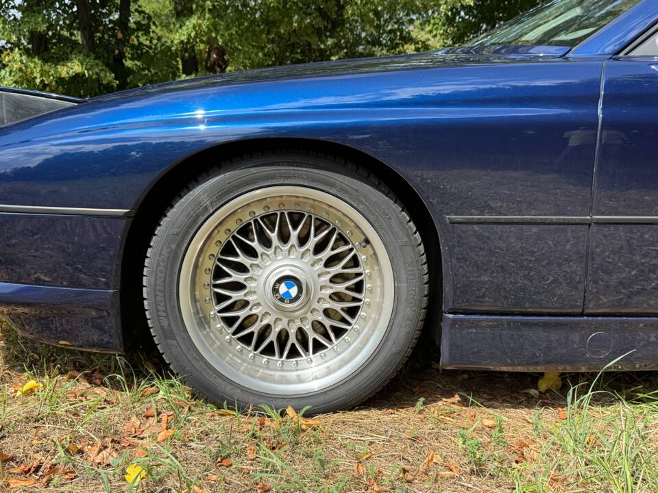 Image 7/22 of BMW 850i (1990)