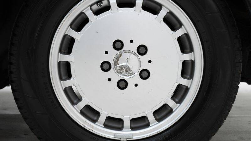 Image 11/15 of Mercedes-Benz 380 SL (1985)
