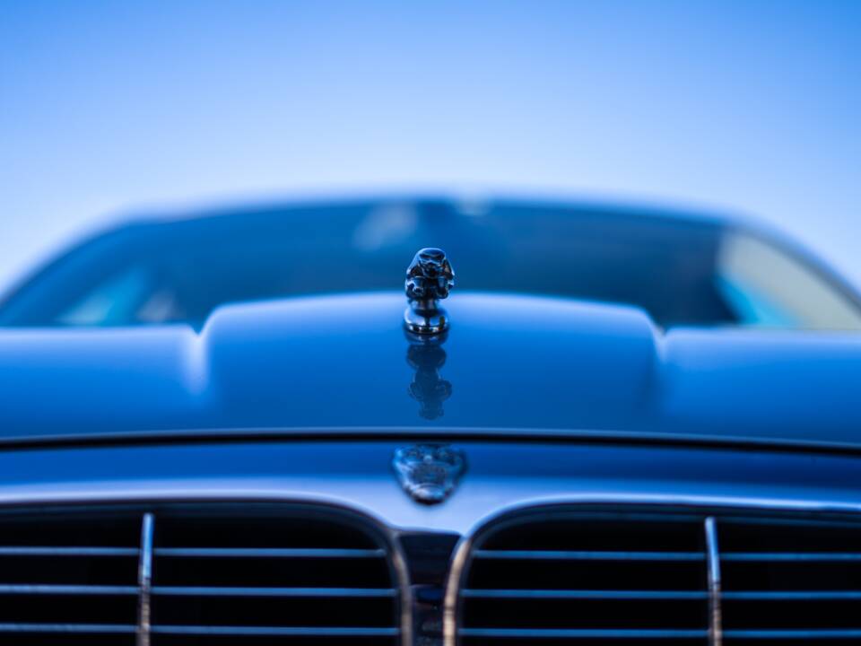 Image 13/50 of Jaguar XJ 8 4.2 (2003)