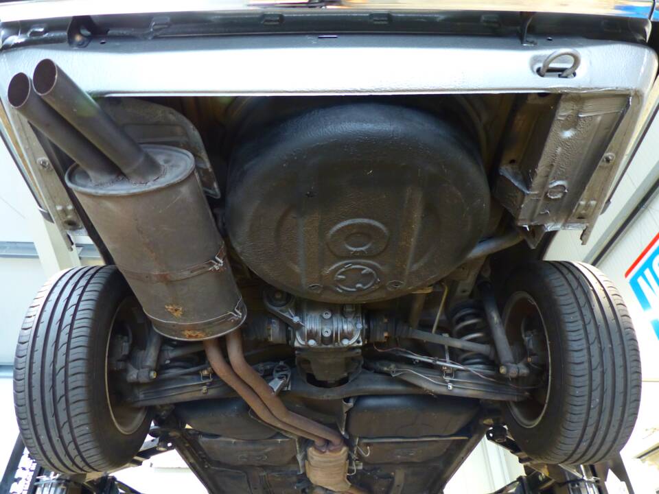 Image 25/71 of BMW 325i (1989)
