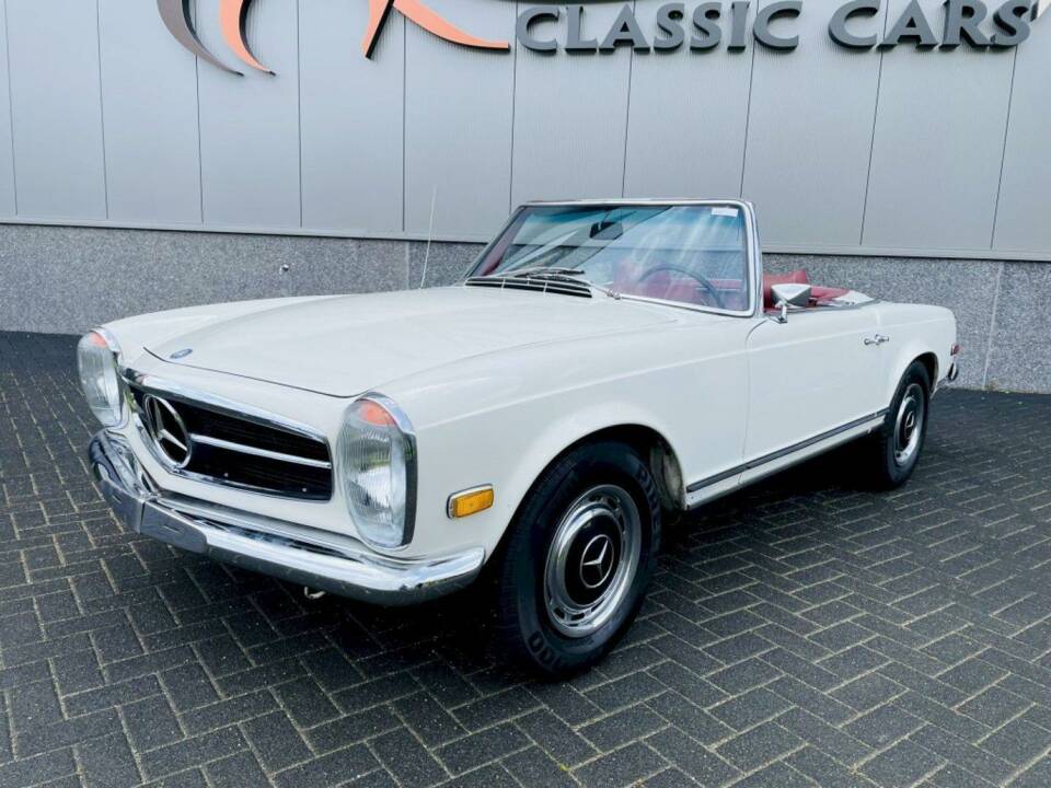 Immagine 4/36 di Mercedes-Benz 280 SL (1970)