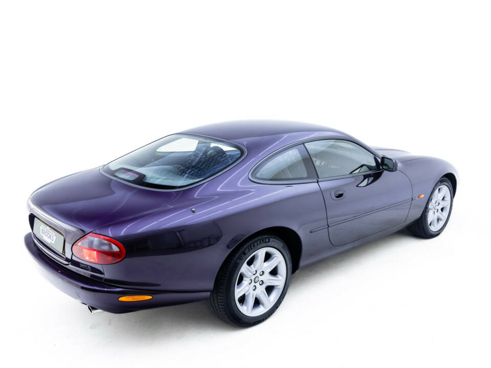 Image 3/26 of Jaguar XK8 4.0 (1999)