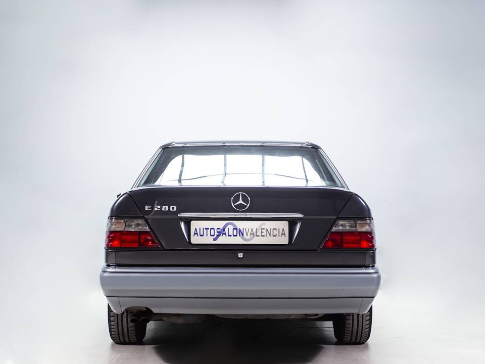 Imagen 7/30 de Mercedes-Benz E 280 (1994)