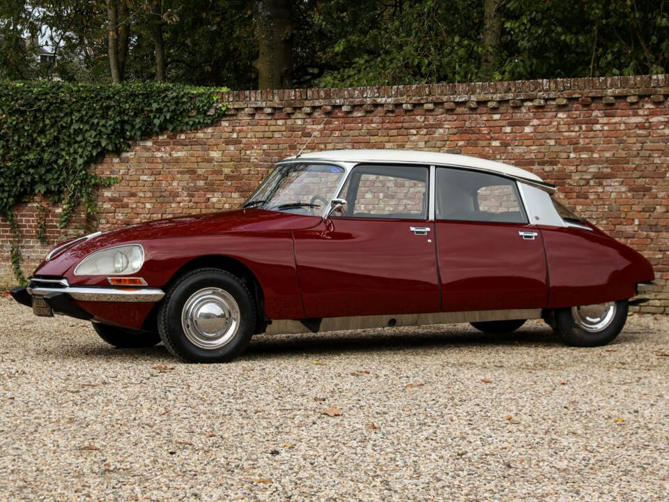Image 18/50 de Citroën DS 21 (1971)