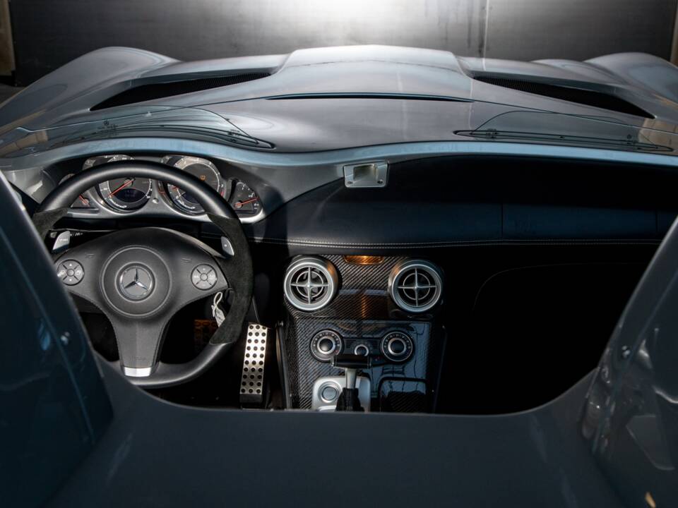 Image 14/28 of Mercedes-Benz SLR McLaren 722 S (2009)