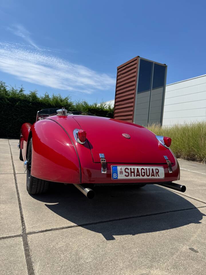 Image 18/34 of Jaguar XK 140 OTS (1955)