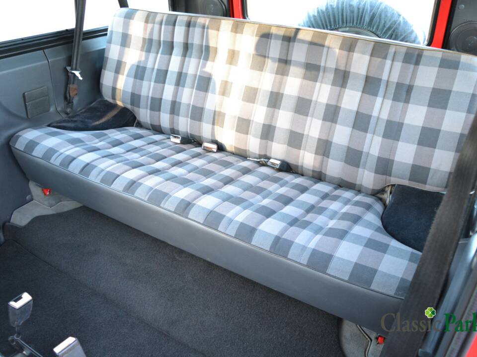 Image 11/50 of Mercedes-Benz 200 GE (SWB) (1987)