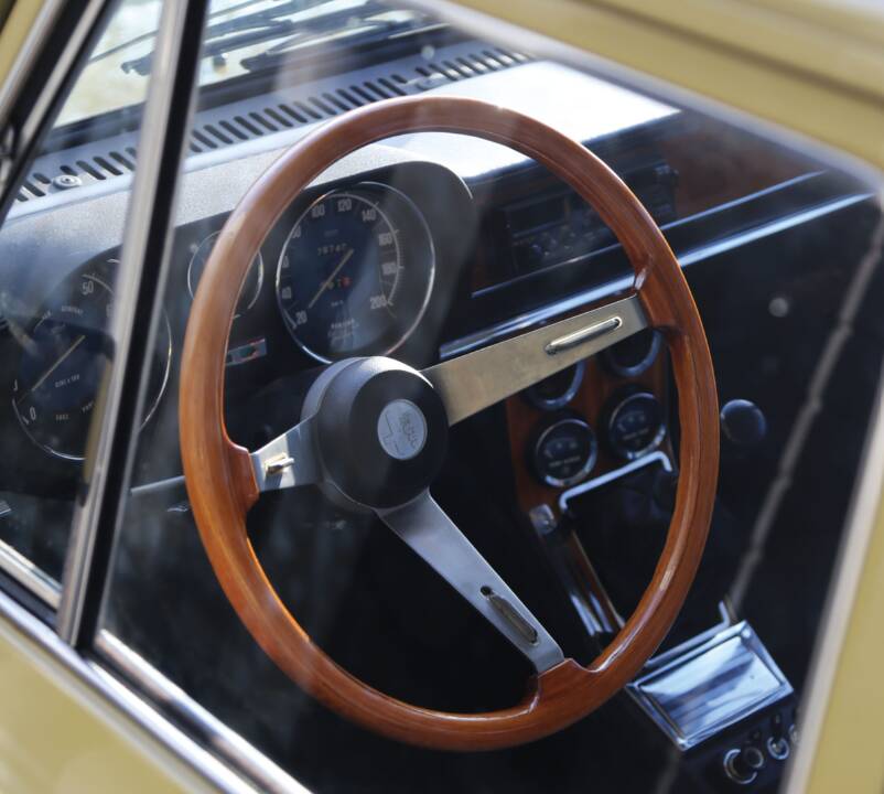 Image 19/22 de Alfa Romeo Giulia Nuova Super 1300 (1975)
