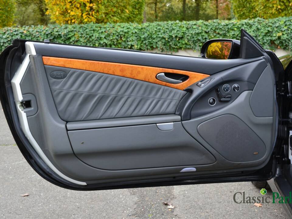 Immagine 26/50 di Mercedes-Benz SL 600 (2004)