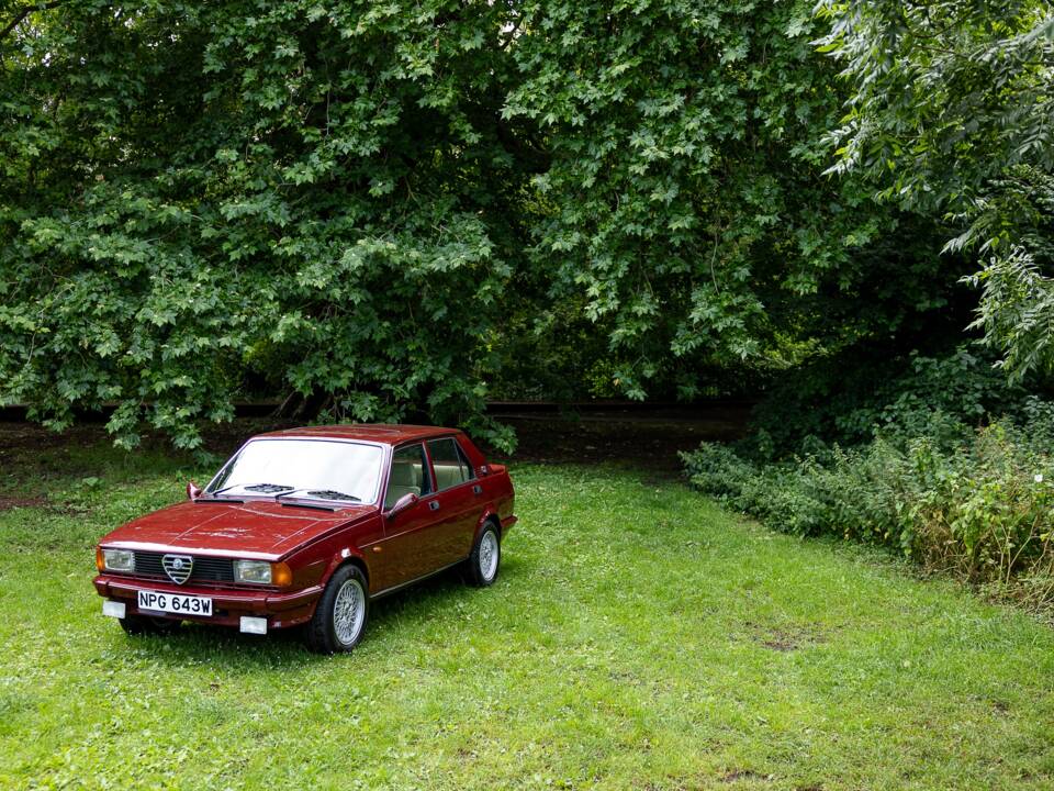 Bild 11/48 von Alfa Romeo Giulietta 2.0 (1981)