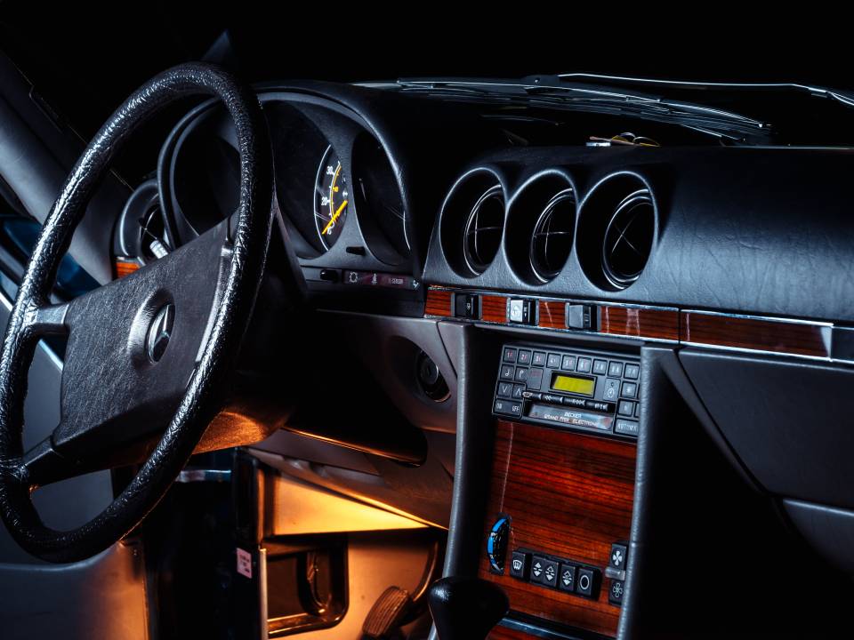 Image 11/23 of Mercedes-Benz 560 SL (1986)