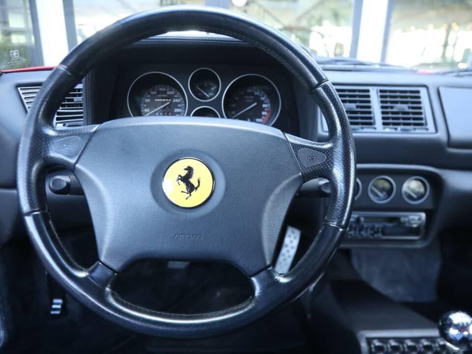 Bild 35/50 von Ferrari F 355 Berlinetta (1996)