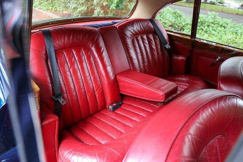 Image 16/49 de Bentley S 3 Continental Flying Spur (1964)