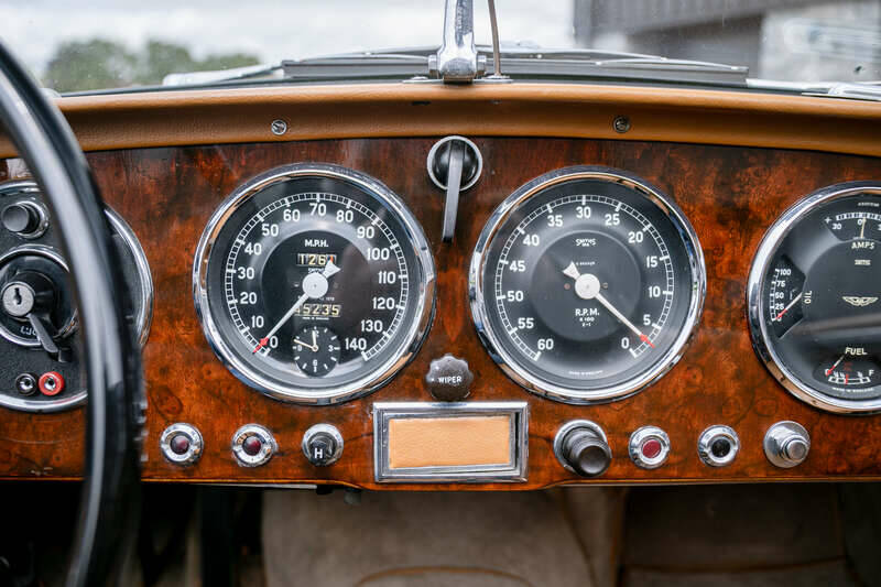 Image 32/50 of Aston Martin DB 2&#x2F;4 Mk I DHC (1954)