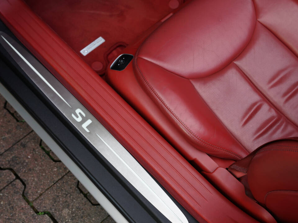 Image 47/50 of Mercedes-Benz SL 55 AMG (2004)