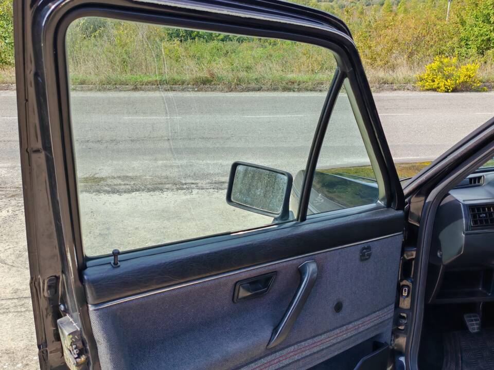 Bild 34/42 von Volkswagen Golf II GTi 16V 1.8 (1986)