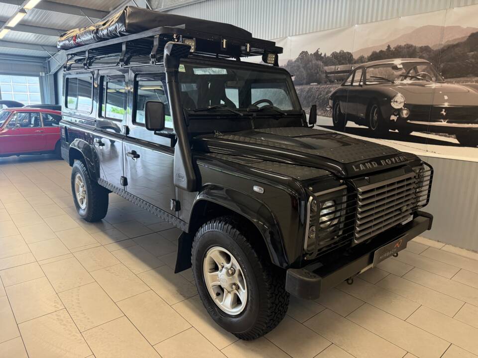 Bild 2/11 von Land Rover Defender 110 Crew Cab SE (2009)
