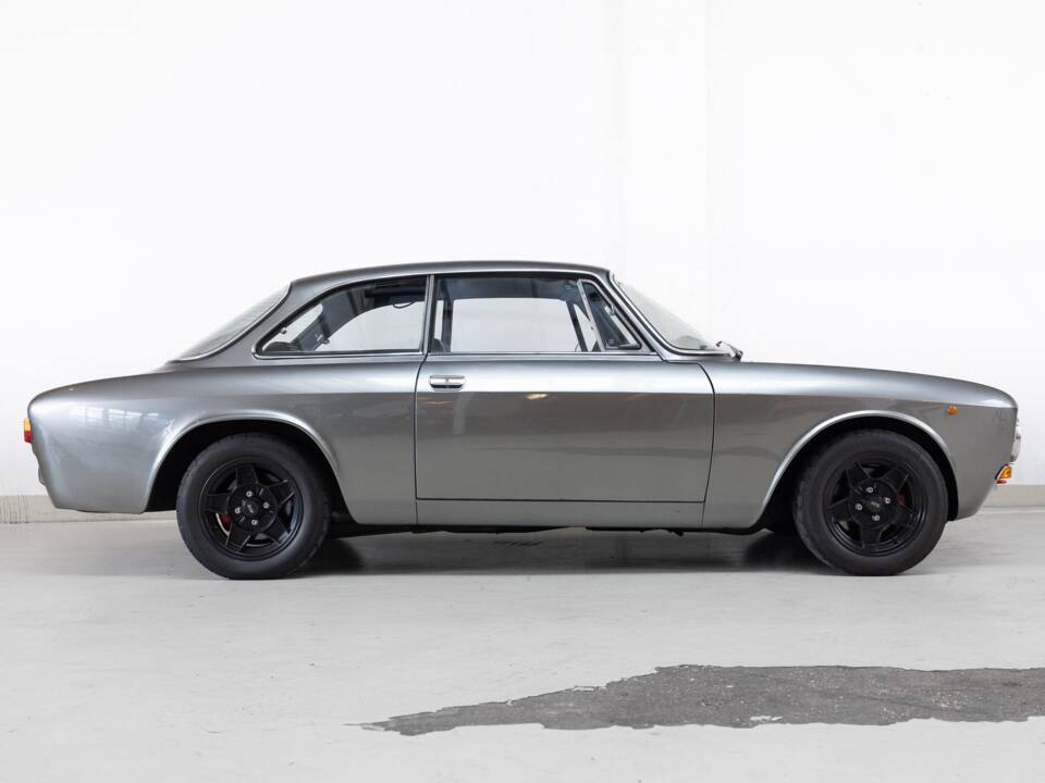 Imagen 3/36 de Alfa Romeo Giulia 1600 GT Junior (1973)