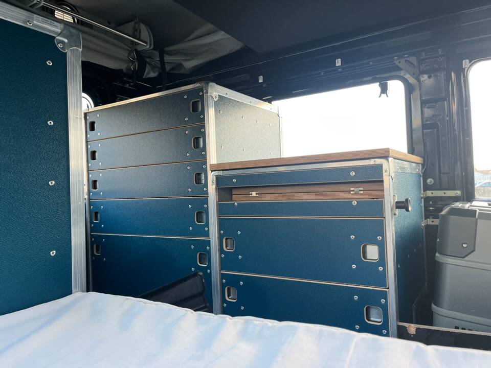 Image 91/93 of Land Rover Defender 110 (2014)
