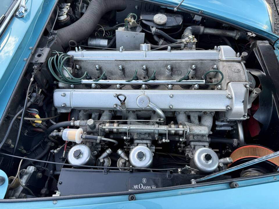 Image 11/19 of Aston Martin DB 6 (1969)