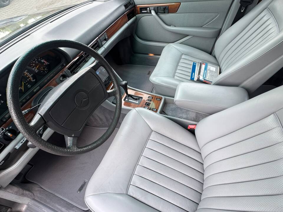Image 17/26 of Mercedes-Benz 420 SEL (1986)