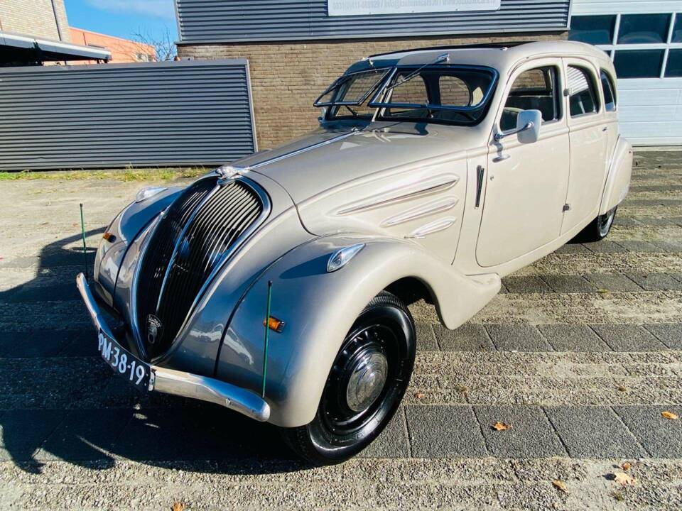 Image 21/50 of Peugeot 402 B (1938)