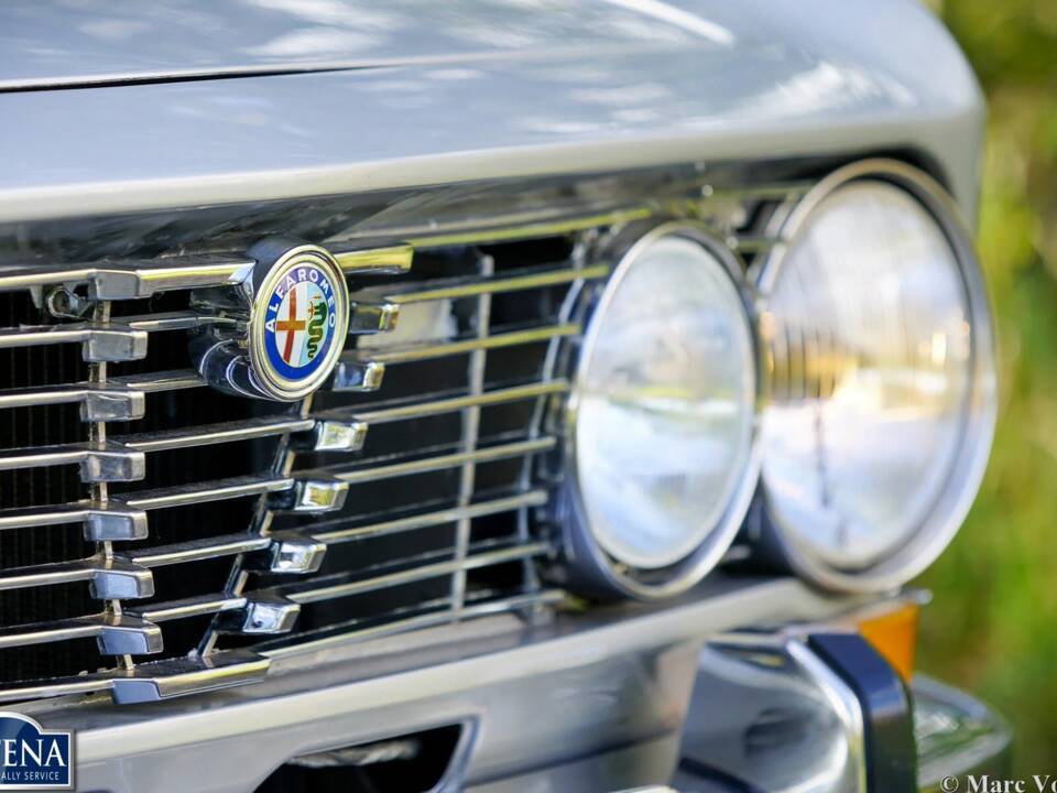 Bild 33/62 von Alfa Romeo 2000 GT Veloce (1974)