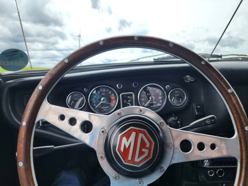 Image 23/55 of MG MGB (1969)