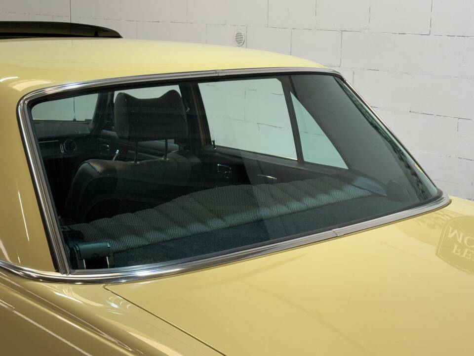 Immagine 9/35 di Mercedes-Benz 200 (1975)