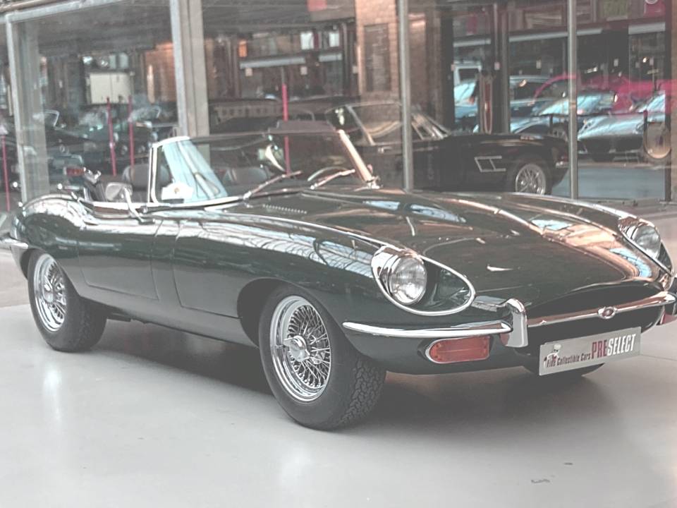 Image 6/29 of Jaguar E-Type (1969)