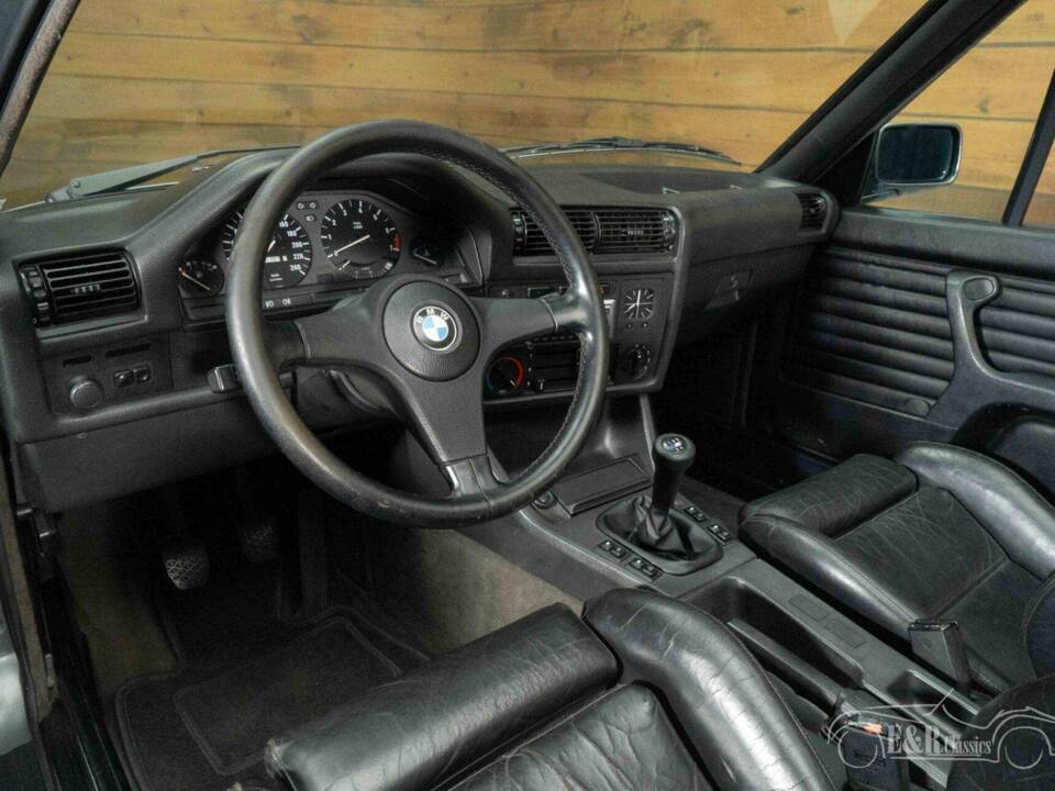 Image 18/19 of BMW 320i (1989)