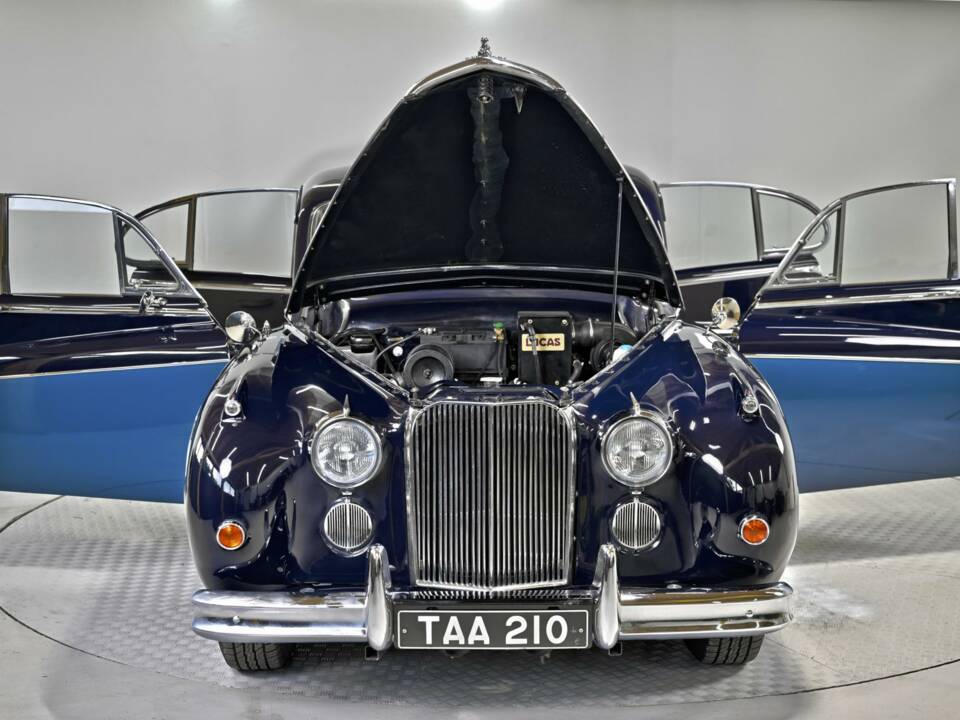 Image 17/50 of Jaguar Mk VIII (1958)