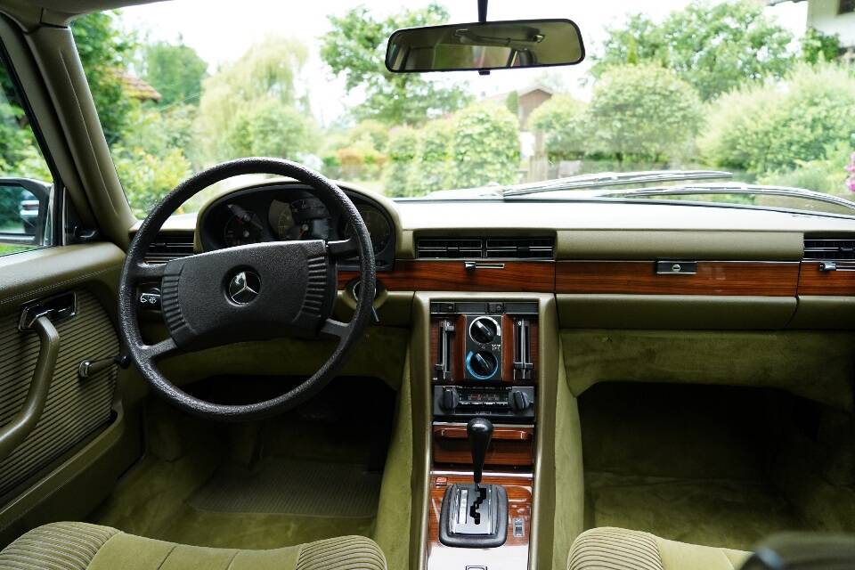 Image 18/19 of Mercedes-Benz 350 SE (1977)