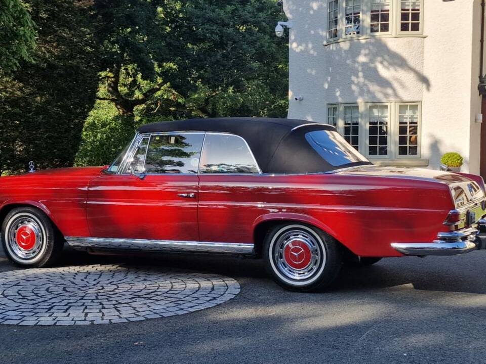 Image 33/44 of Mercedes-Benz 220 SE b (1962)