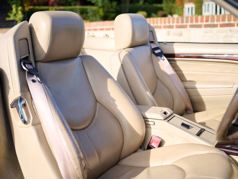 Image 30/50 of Mercedes-Benz SL 280 (1996)