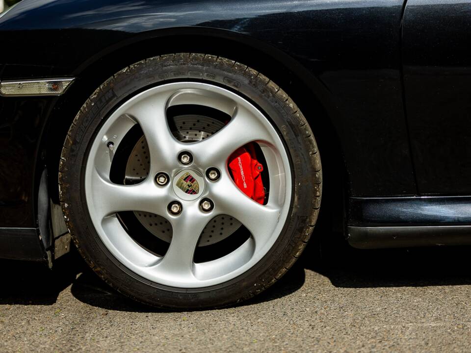 Image 10/50 of Porsche 911 Carrera 4S (2002)
