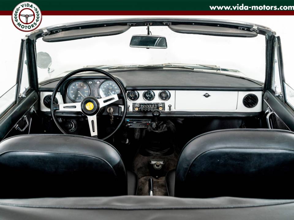 Image 21/41 of Alfa Romeo 1600 Spider Duetto (1967)