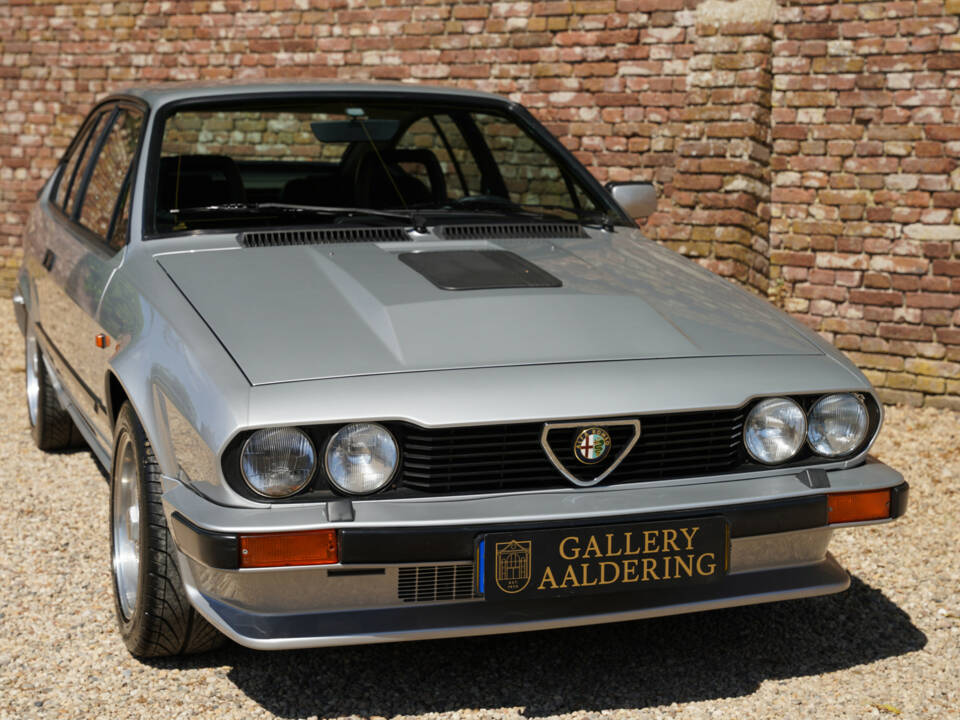 Image 39/50 of Alfa Romeo GTV 6 2.5 (1983)