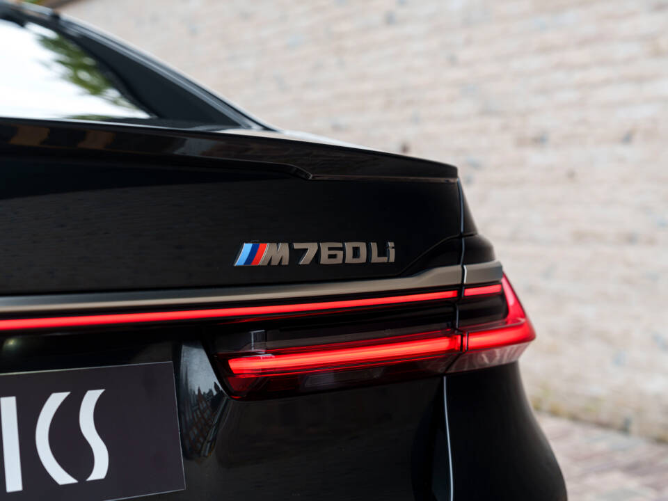 Image 14/36 of BMW M760Li xDrive (2019)