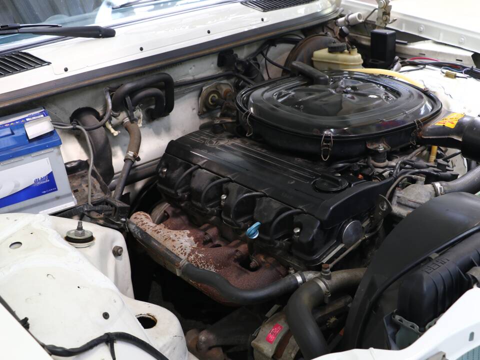 Bild 37/38 von Mercedes-Benz 230 CE (1984)